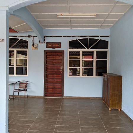 Aryani Homestay Kampong Kelemak Bagian luar foto