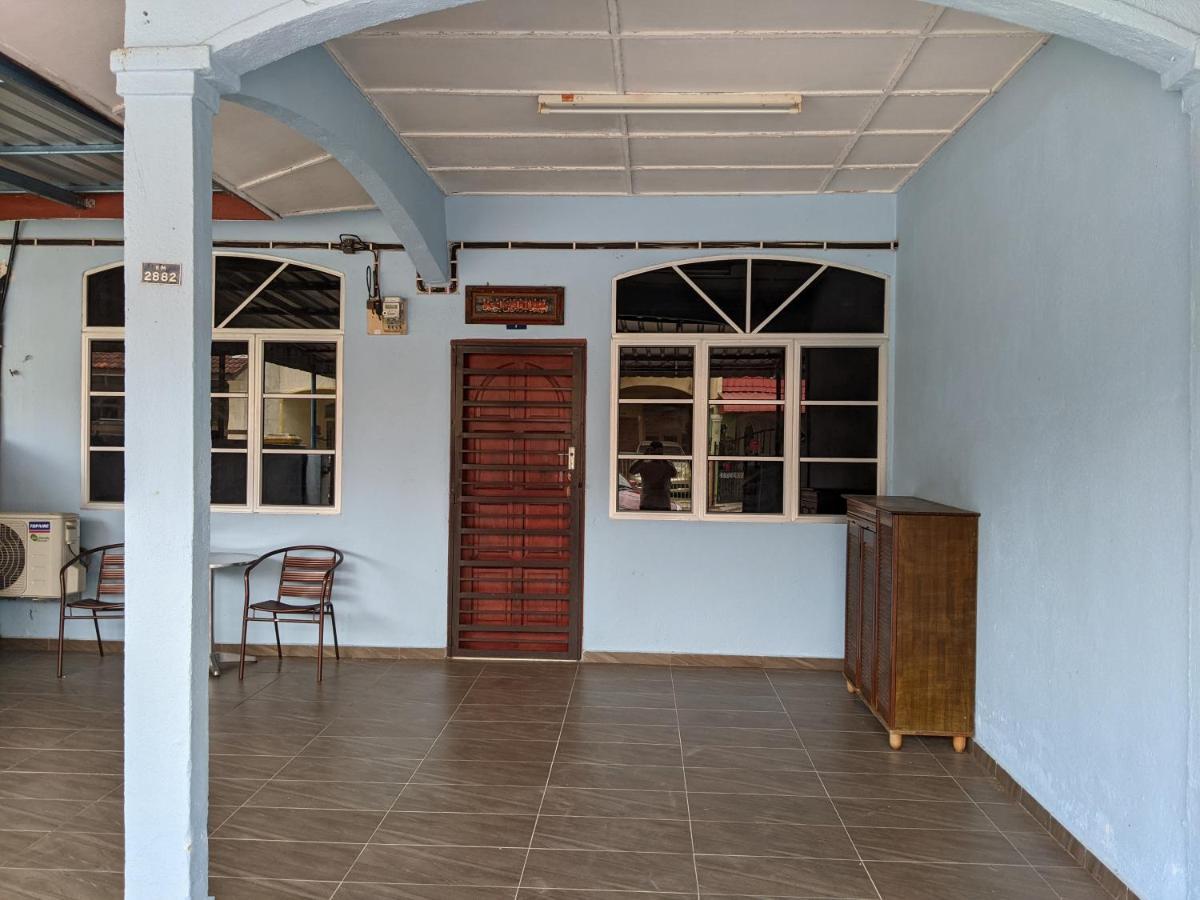 Aryani Homestay Kampong Kelemak Bagian luar foto